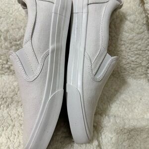 Taos rubber soul White like new size 9